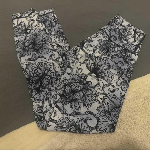 Lululemon Speed Up Tights - Picture 2 of 5